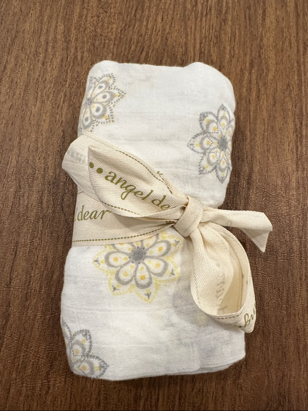 Angel Dear Floral Muslin Swaddle Blanket in White, Gray & Yellow New without tag